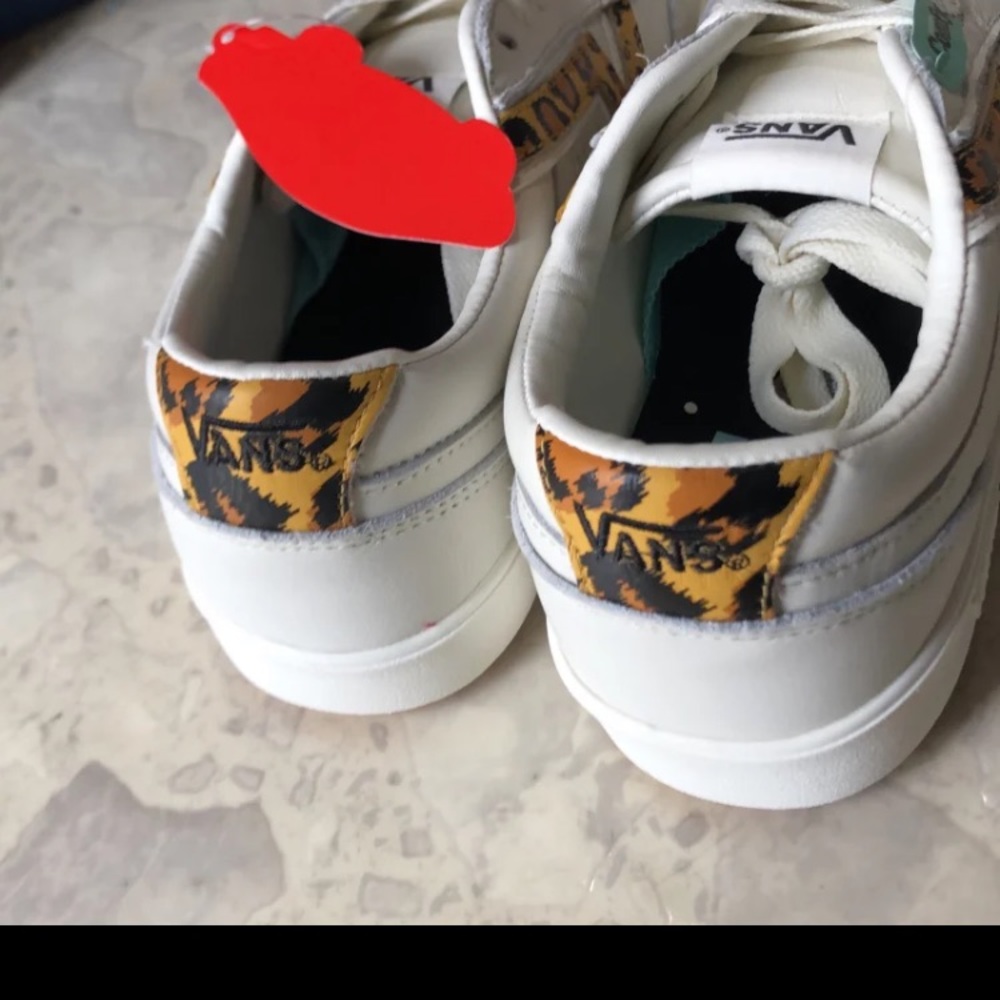 NEW, UNWORN, AUTHENTIC VANS IN THE BOX - MEN'S SIZE 11, WOMENS SIZE 12.5 - Picture 9 of 9